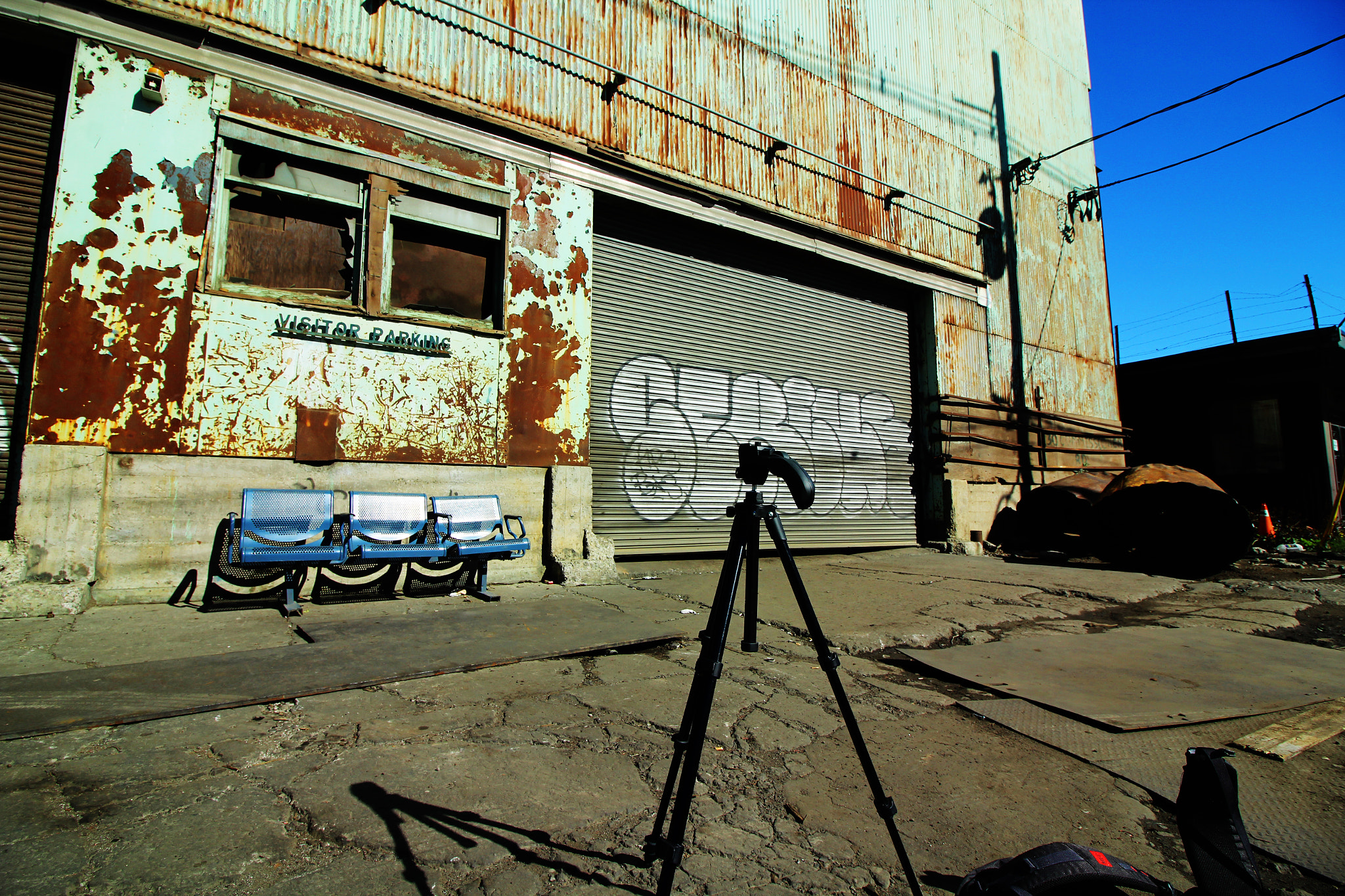 Canon EOS 1200D (EOS Rebel T5 / EOS Kiss X70 / EOS Hi) sample photo. Behind the scenes - urban exploration in the portlands photography