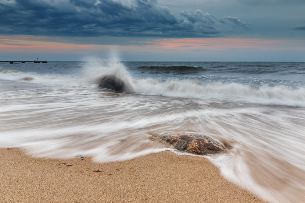 Canon EF 16-35mm F4L IS USM sample photo. Stormy baltic sea photography