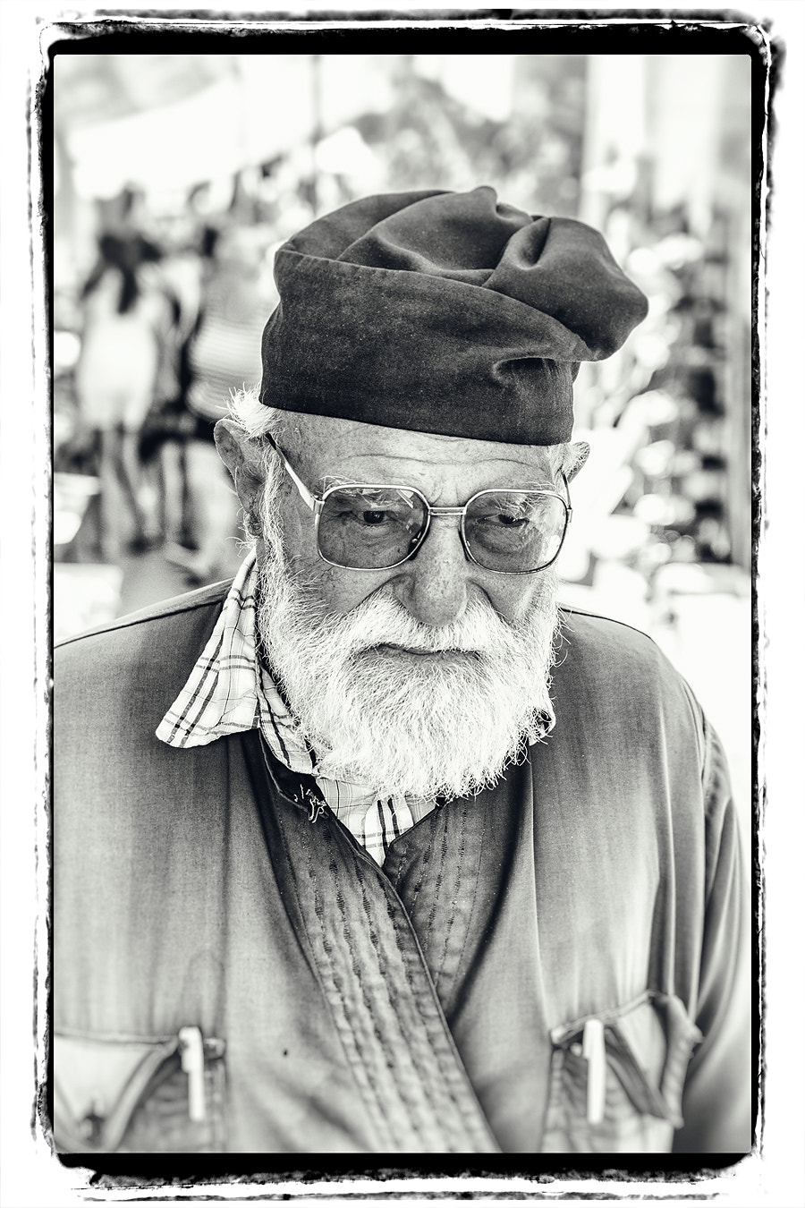 Tamron SP AF 17-50mm F2.8 XR Di II LD Aspherical (IF) sample photo. Old greek man. photography