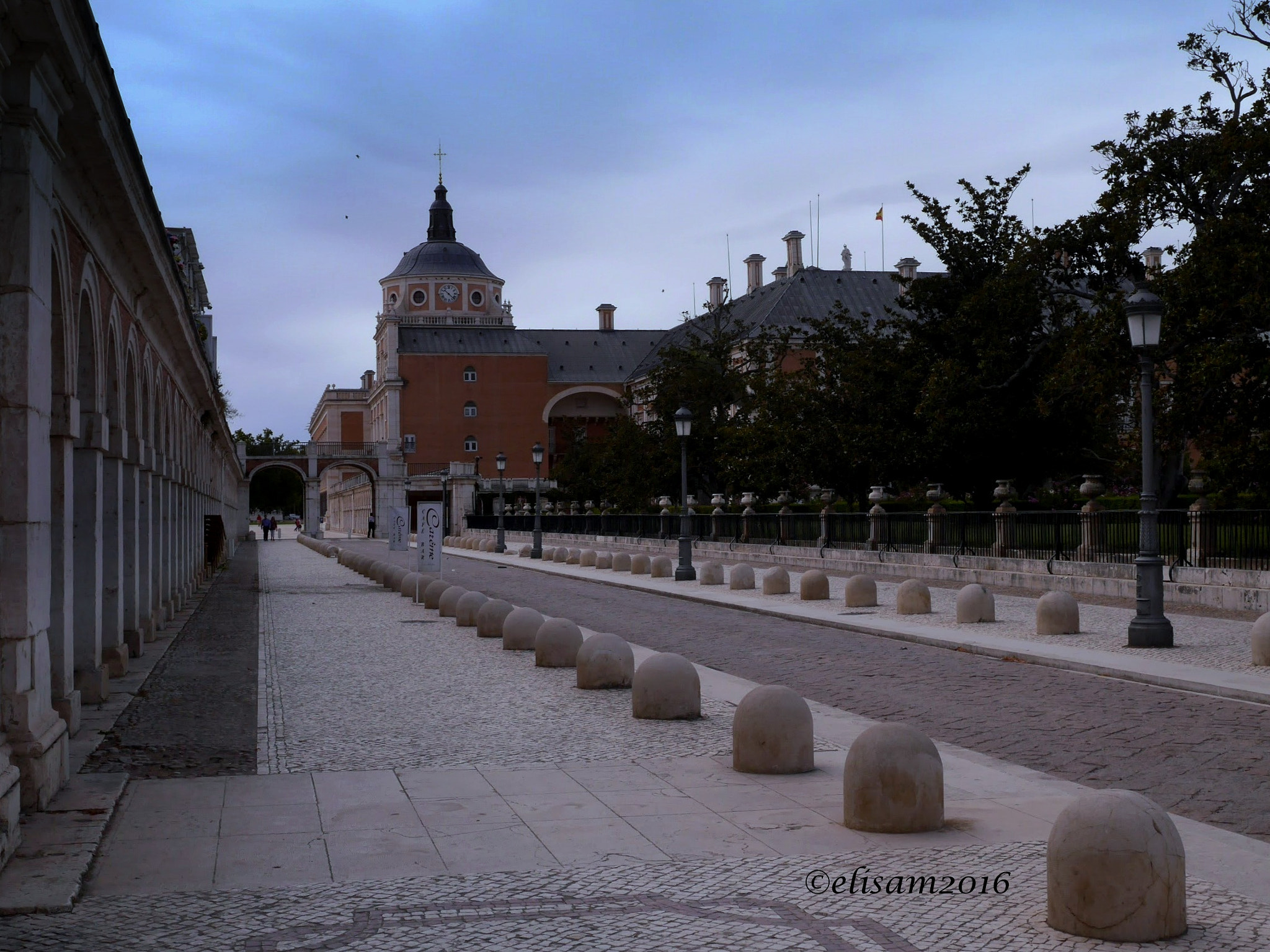 Panasonic Lumix DMC-GF6 sample photo. Aranjuez camino al  palacio photography