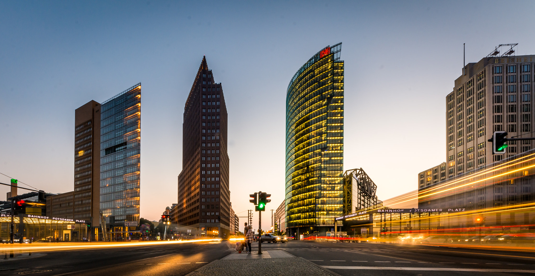 Sigma 8-16mm F4.5-5.6 DC HSM sample photo. Pulsating berlin photography