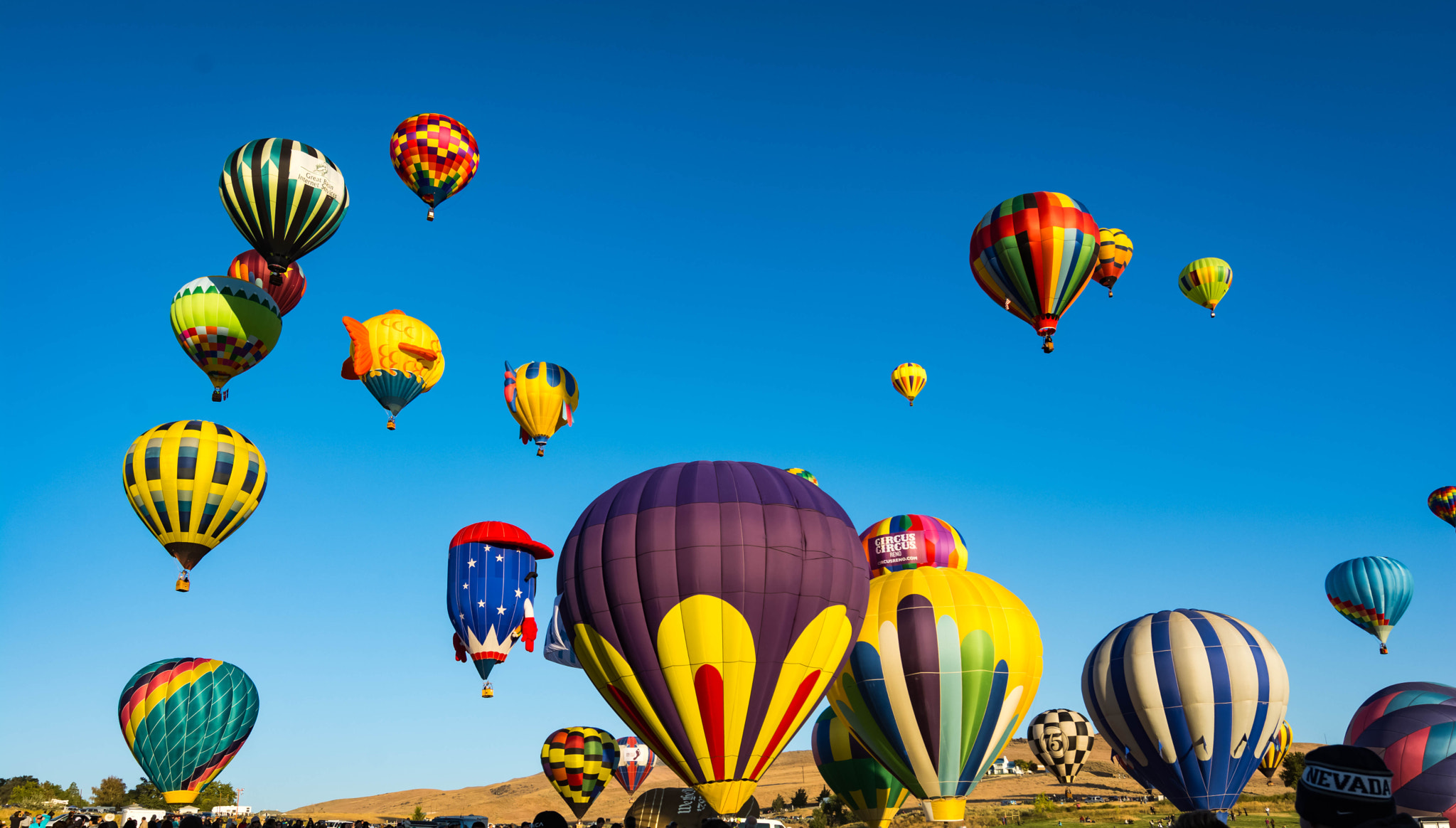Tokina AT-X Pro 12-24mm F4 (IF) DX sample photo. There be balloons photography