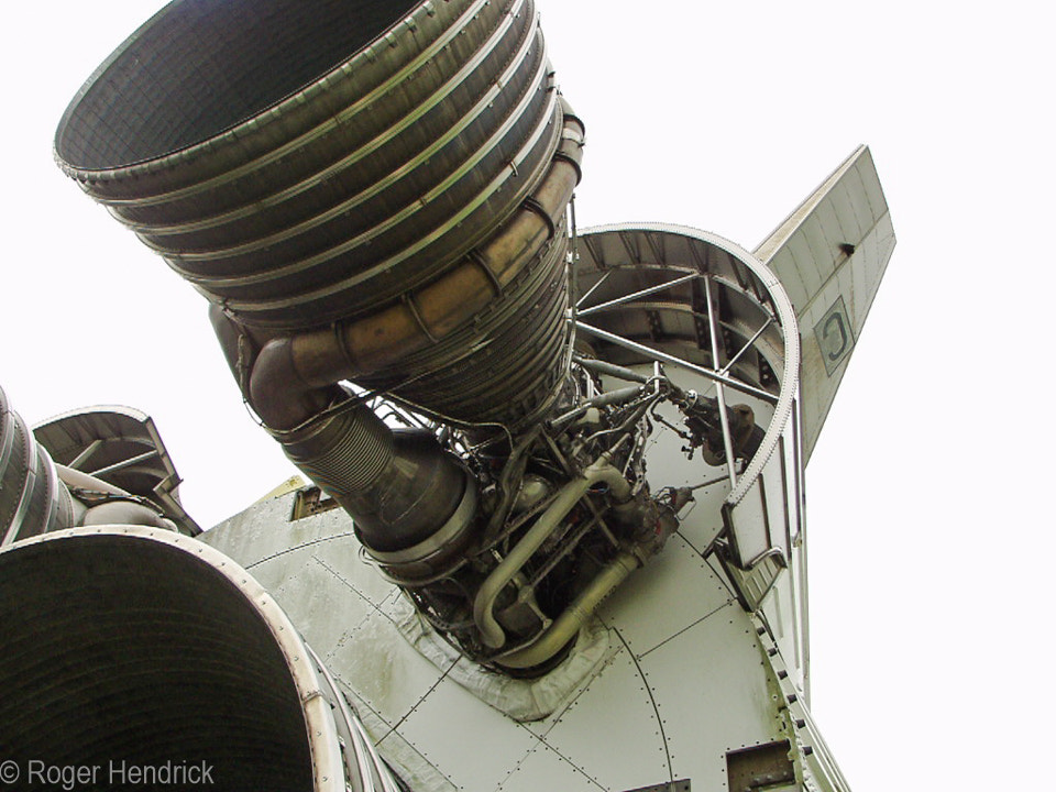 Olympus E-20,E-20N,E-20P sample photo. Saturn v photography