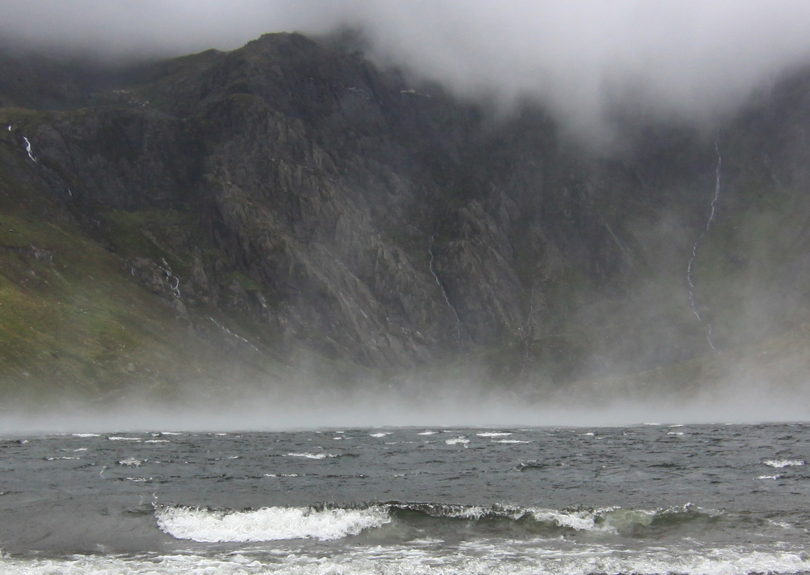 Tokina AT-X Pro 12-24mm F4 (IF) DX sample photo. Llyn idwal. photography