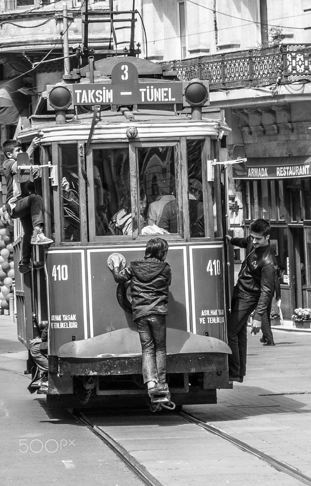 Sony DT 16-105mm F3.5-5.6 sample photo. Taksim tünel - istanbul photography