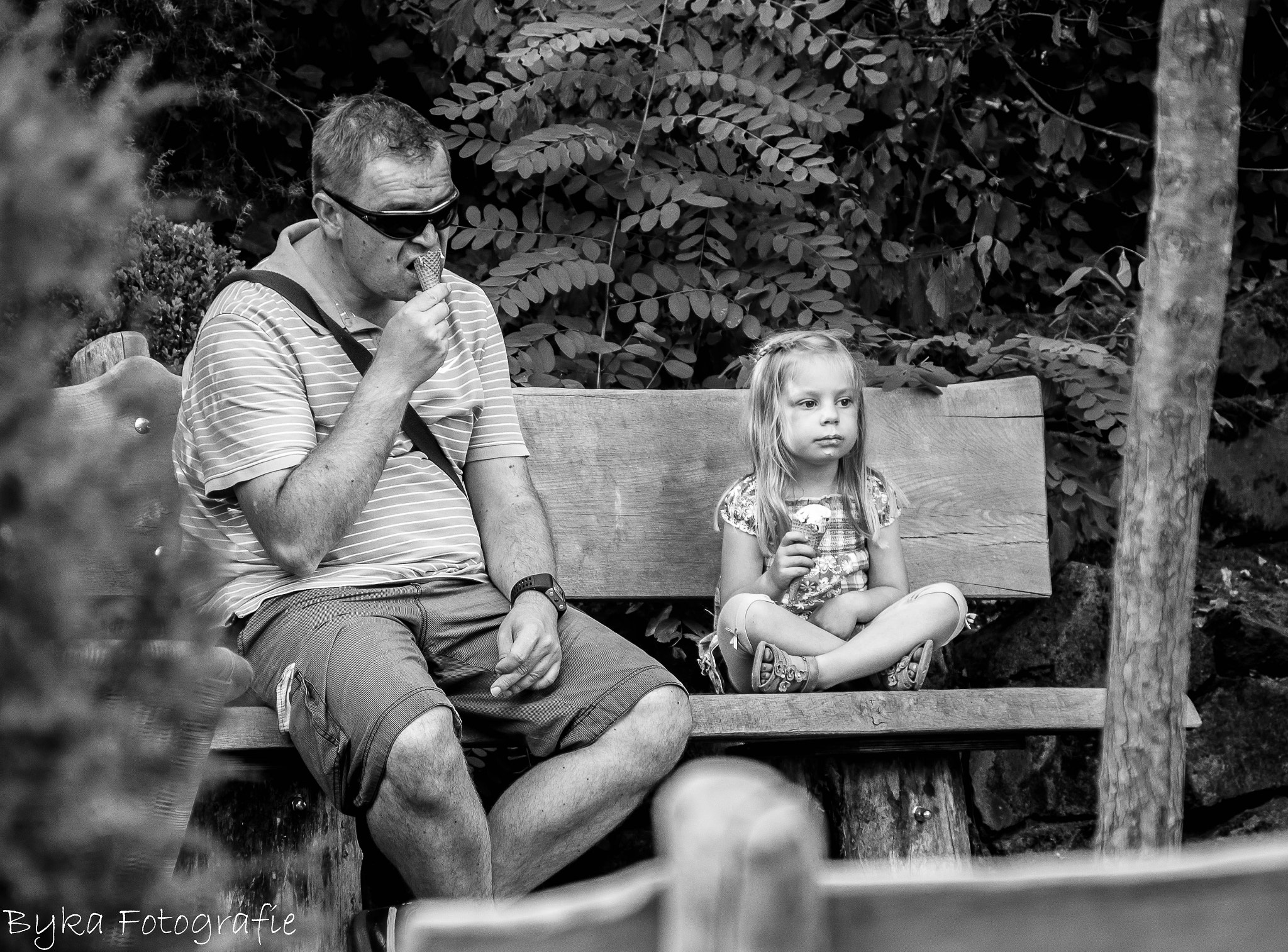 Sigma 28-300mm F3.5-6.3 DG Macro sample photo. People at the zoo  photography