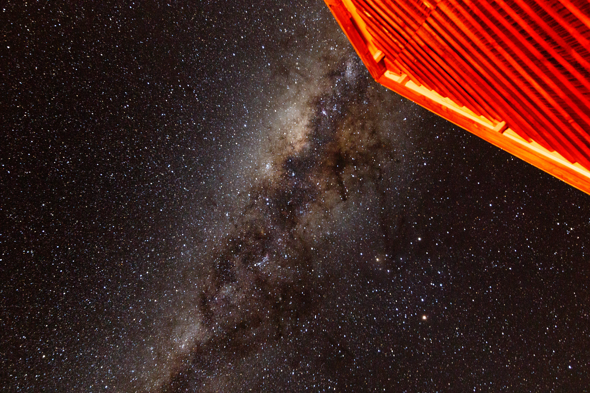 Canon EF 300mm f/2.8L sample photo. The house points to the milky way photography