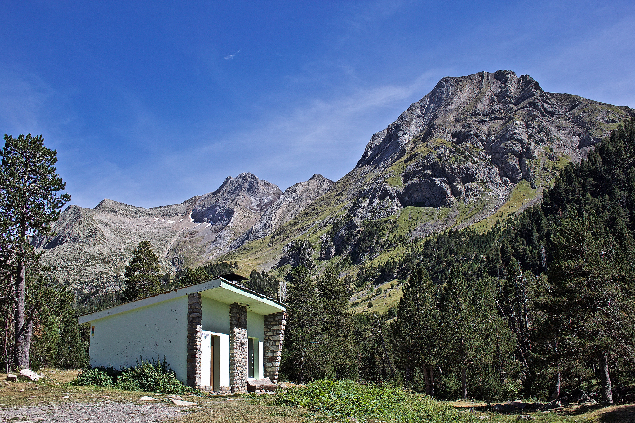 Canon EOS 500D (EOS Rebel T1i / EOS Kiss X3) sample photo. Mountain free refuge photography