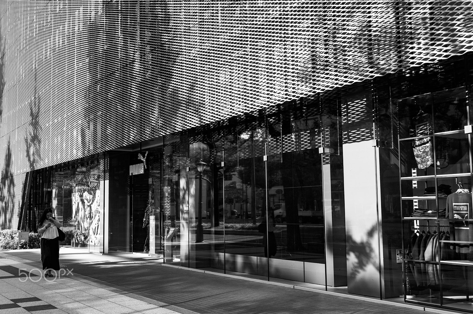 Leica M-Monochrom sample photo. Osaka street photography