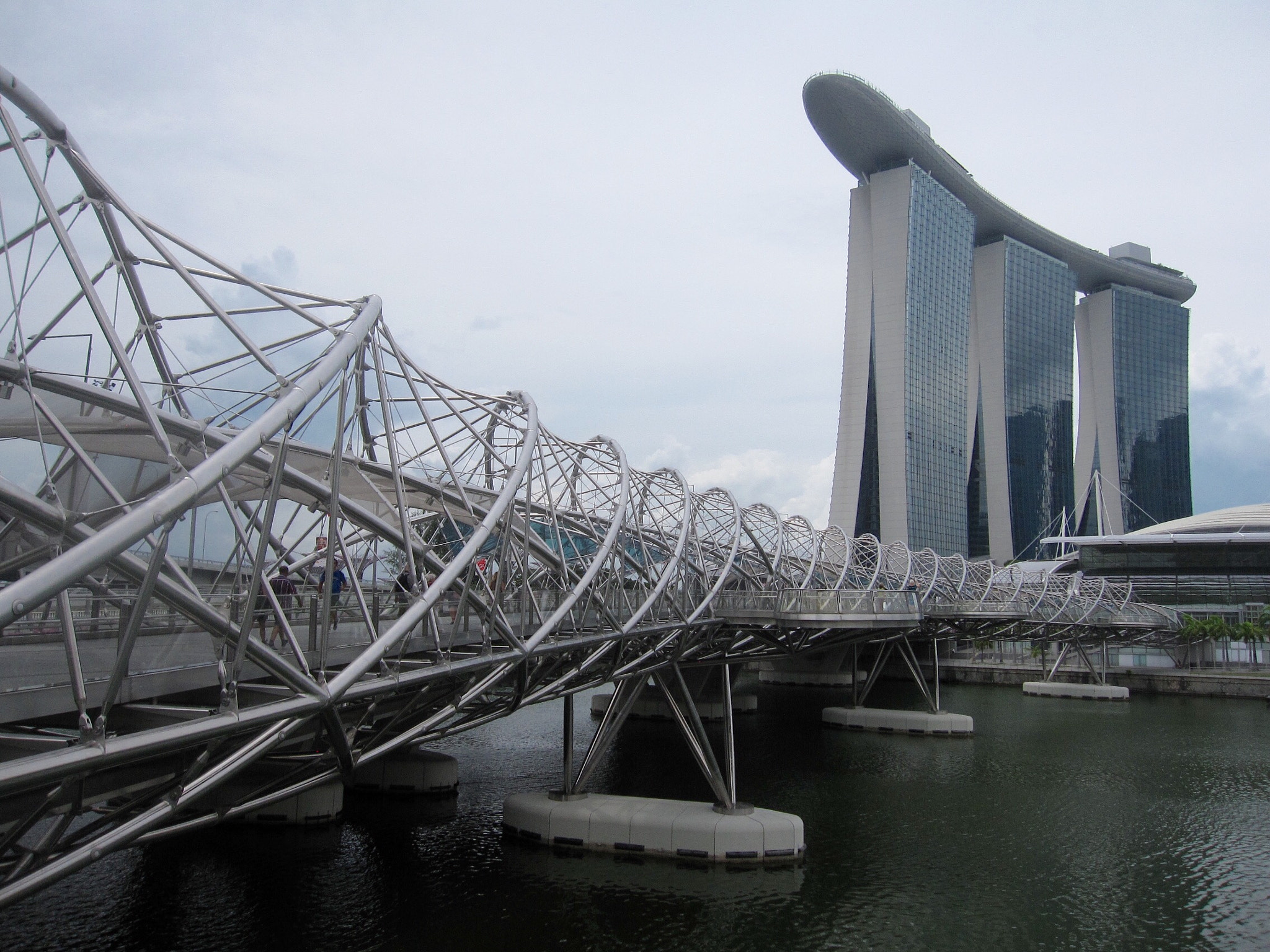 Canon PowerShot SD880 IS (Digital IXUS 870 IS / IXY Digital 920 IS) sample photo. The helix to marina bat sands 通往金沙酒店的双螺旋桥 photography