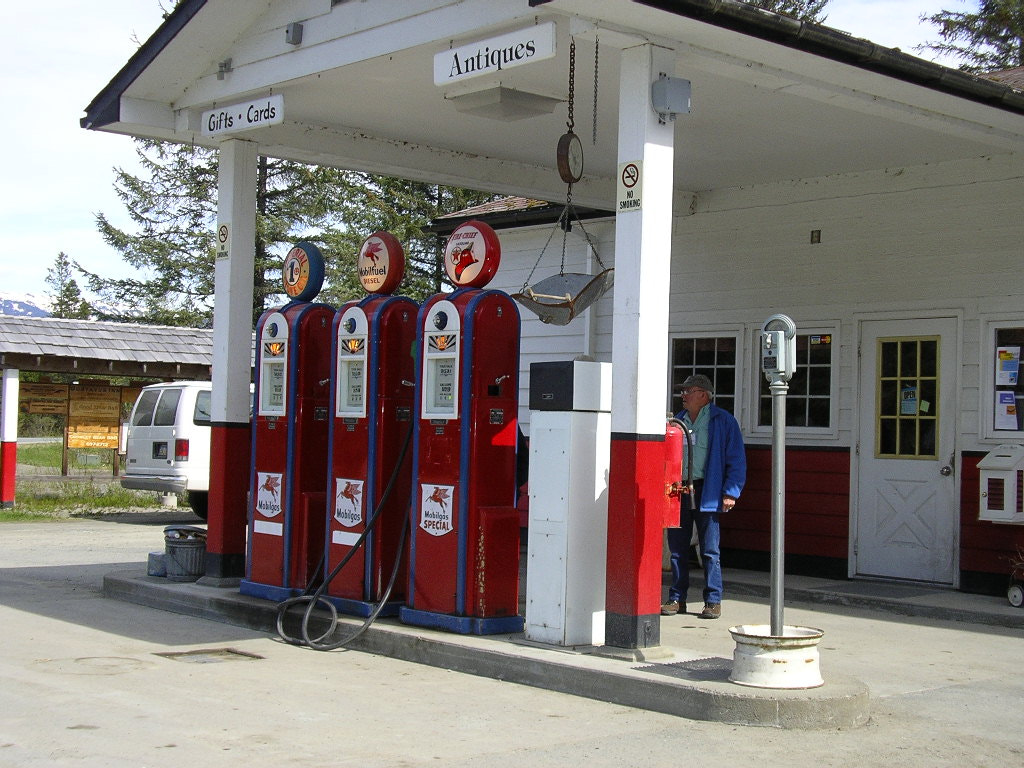 Pentax OPTIO 30 sample photo. Get your gas here at gustavus photography