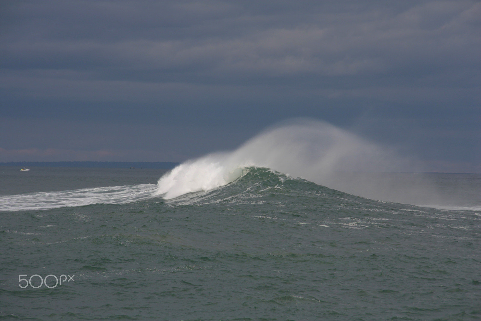 Canon EOS 450D (EOS Rebel XSi / EOS Kiss X2) sample photo. Sea spray. photography