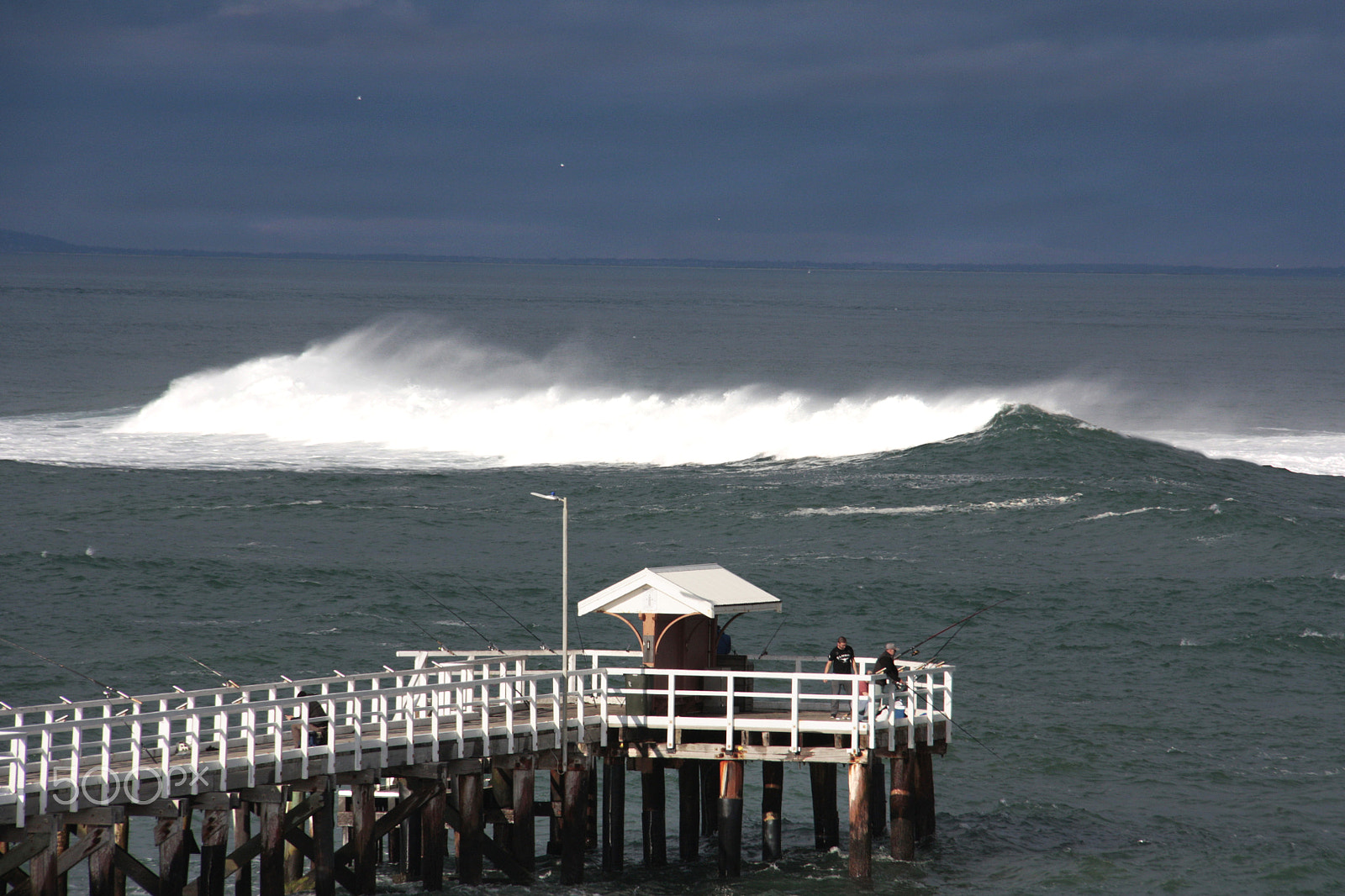 Canon EOS 450D (EOS Rebel XSi / EOS Kiss X2) sample photo. A pier and foamy waves. photography