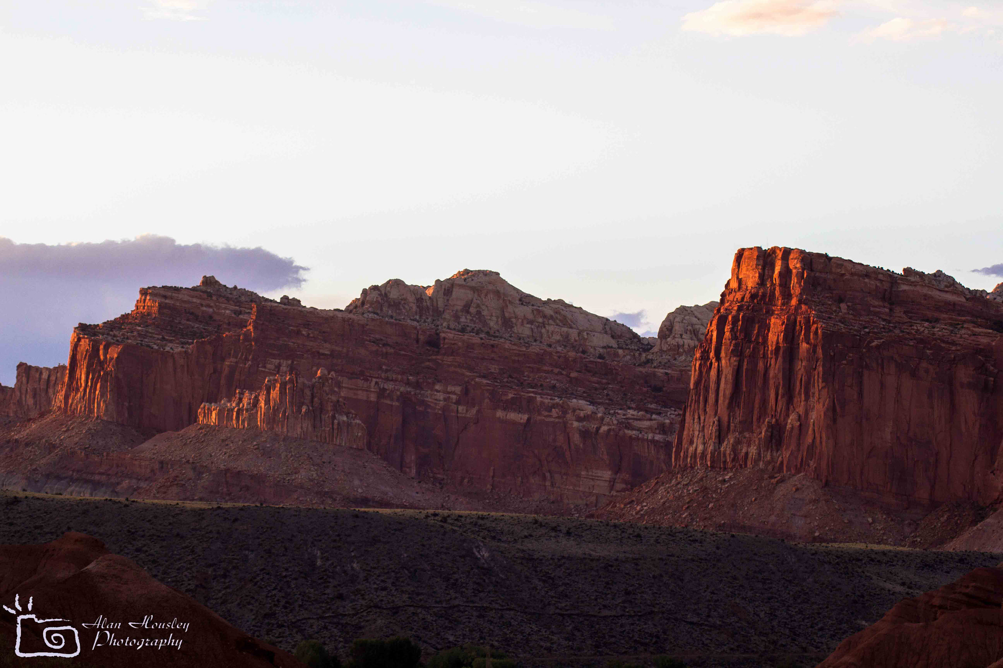 Canon EOS 550D (EOS Rebel T2i / EOS Kiss X4) sample photo. Red rock at capitol reef photography