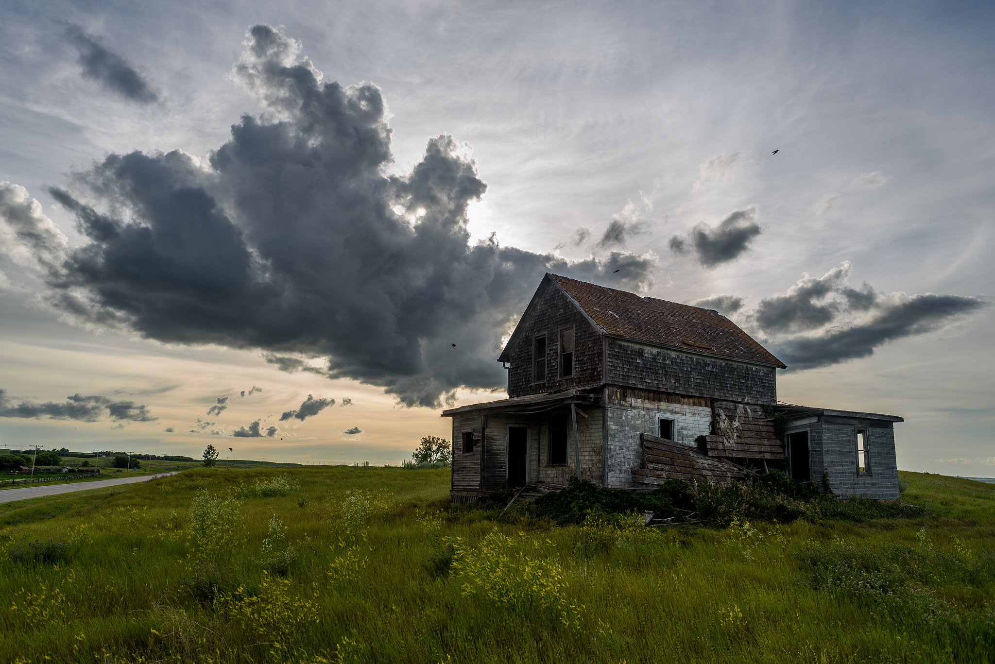 Nikon D750 + Nikon AF Nikkor 24mm F2.8D sample photo. Highway homestead photography