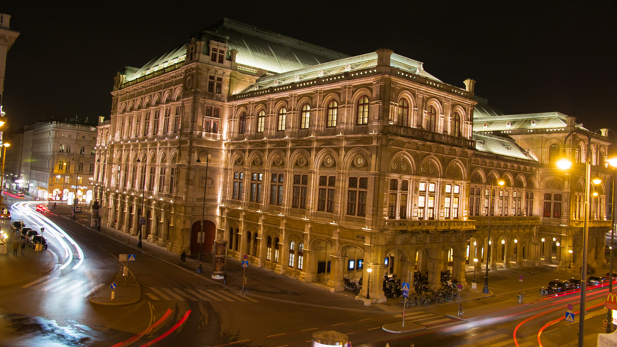 Panasonic Lumix DMC-GH4 + .7x Sigma DC 18-35/1.8 HSM sample photo. Vienna opera house - vienna, austria photography