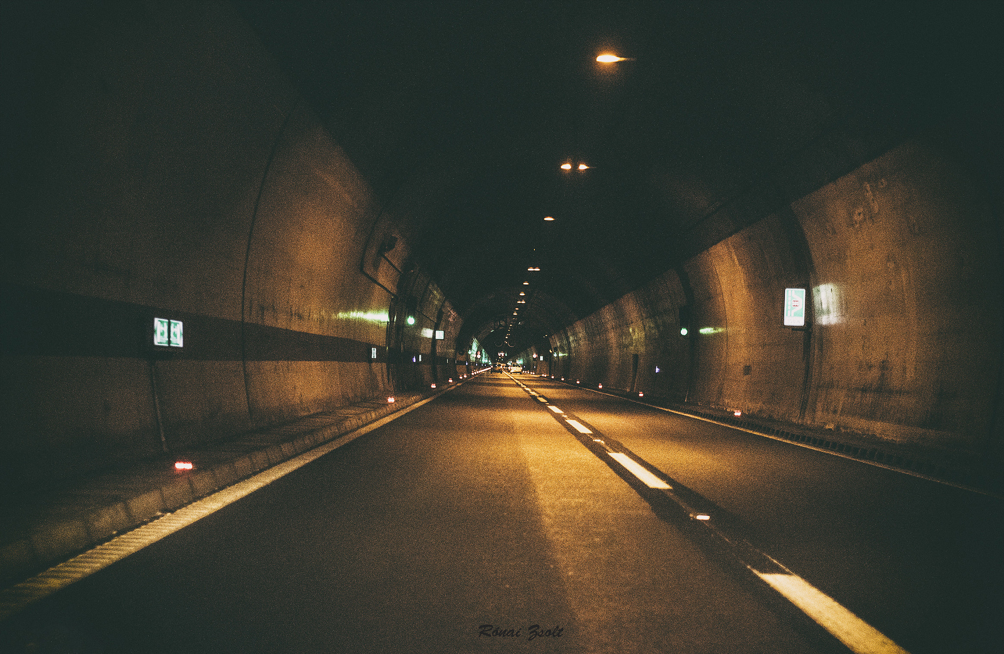 Canon EOS 750D (EOS Rebel T6i / EOS Kiss X8i) + Sigma 18-35mm f/1.8 DC HSM sample photo. Tunnel photography