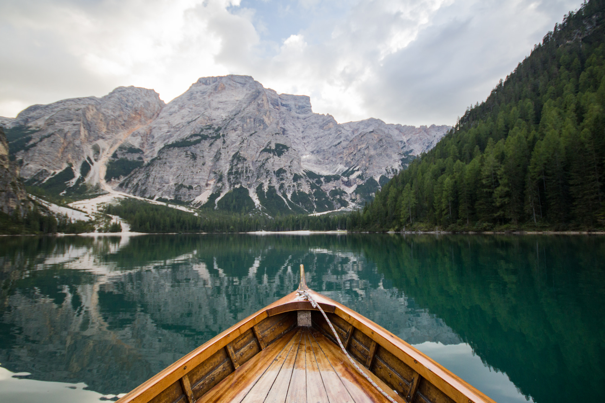 Canon EOS 760D (EOS Rebel T6s / EOS 8000D) + Sigma 10-20mm F4-5.6 EX DC HSM sample photo. The boat photography