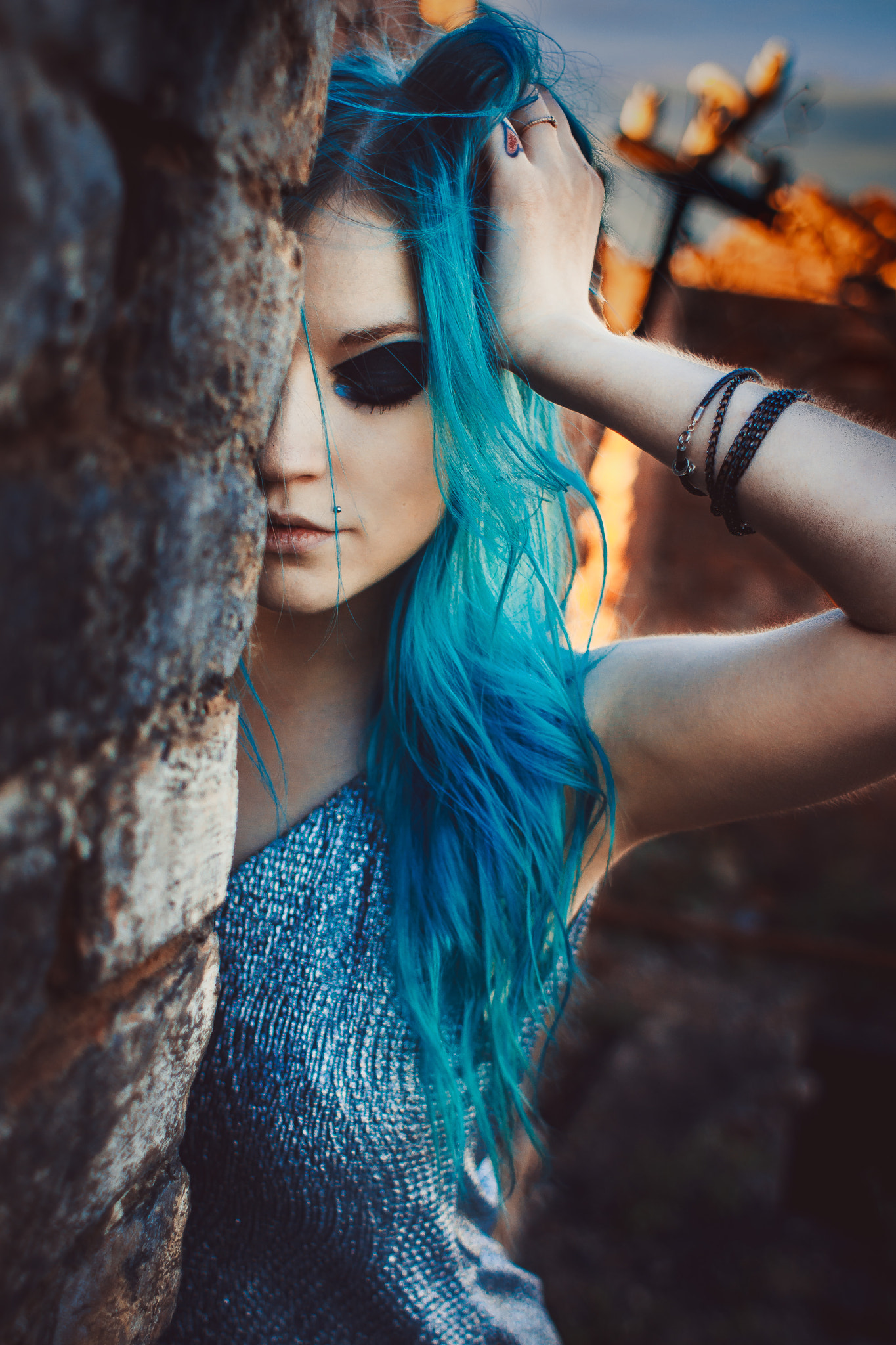 Canon EOS 700D (EOS Rebel T5i / EOS Kiss X7i) + Canon EF 28mm F1.8 USM sample photo. Blue hair 6 photography