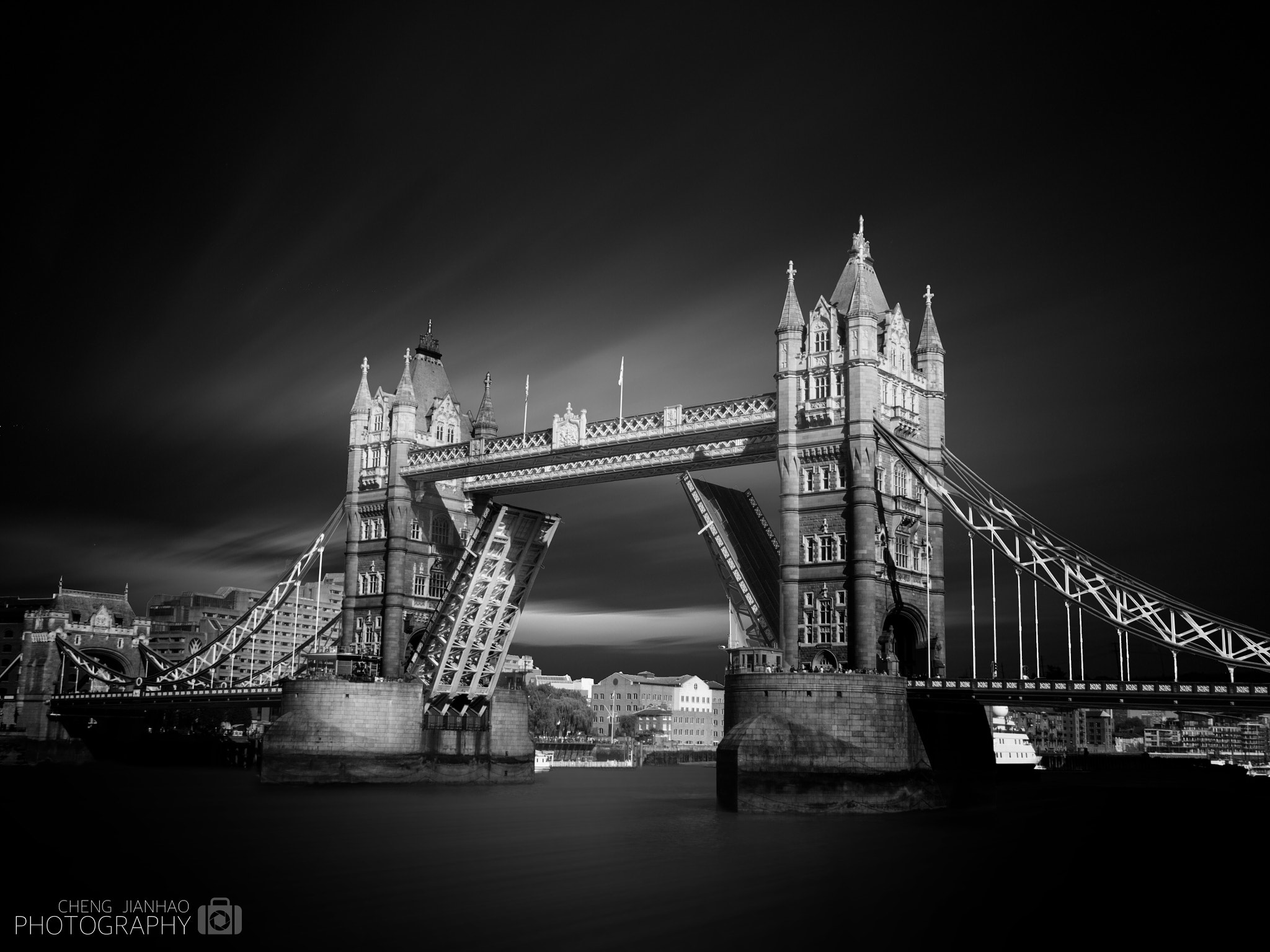 Olympus OM-D E-M10 + Tamron 14-150mm F3.5-5.8 Di III sample photo. London tower bridge photography