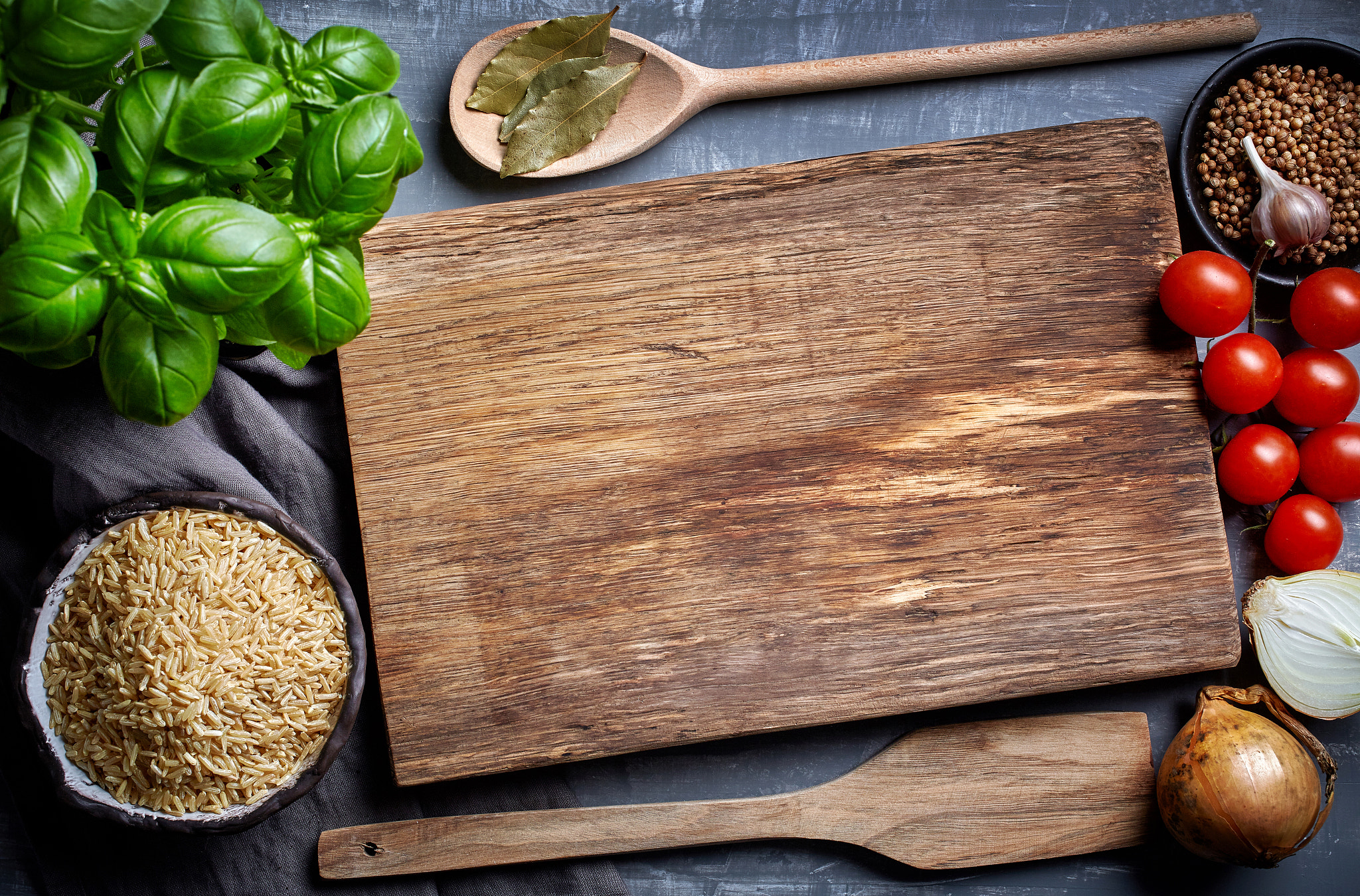 Canon EOS 6D + Canon EF 50mm F2.5 Macro sample photo. Cooking background with old cutting board photography