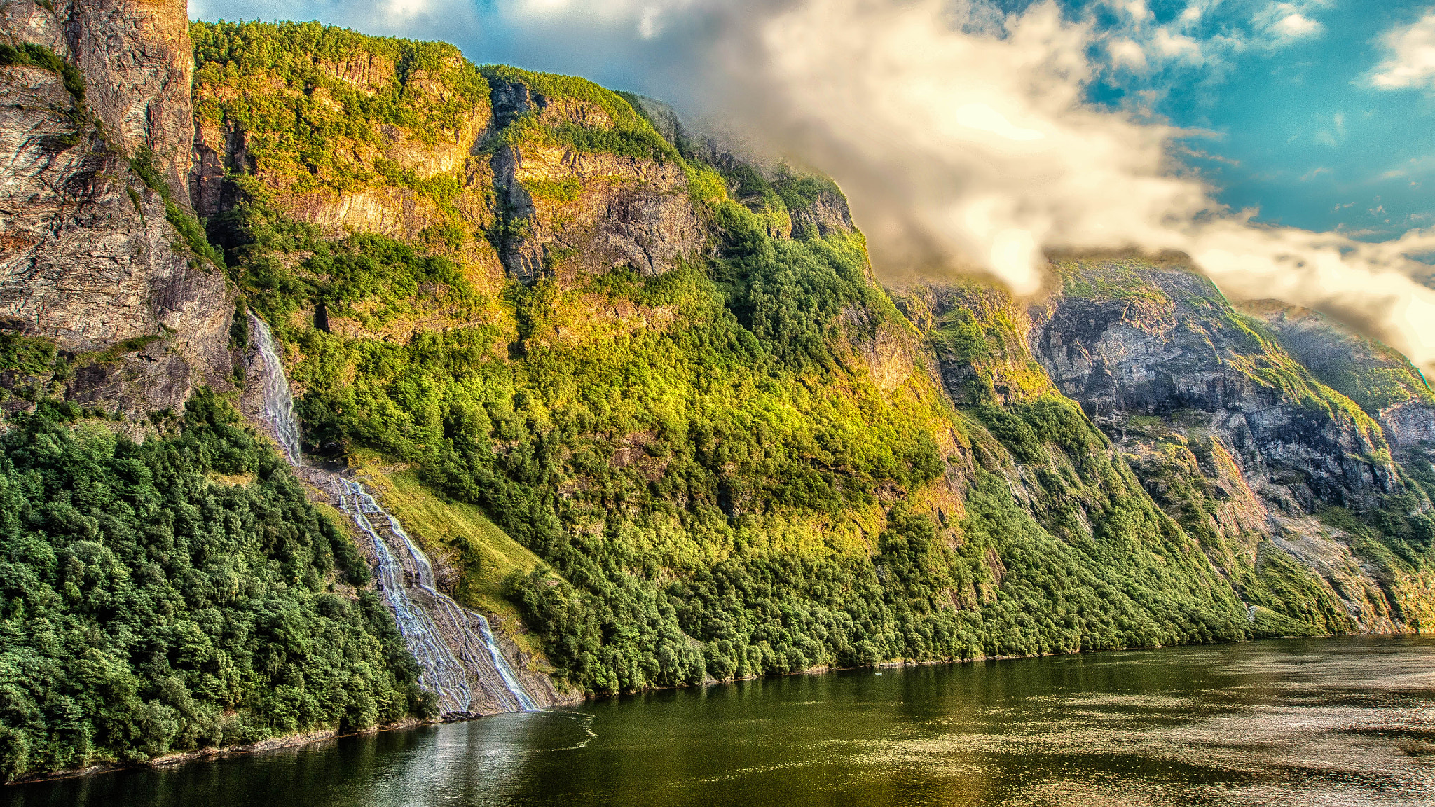 OLYMPUS M.9-18mm F4.0-5.6 sample photo. Geiranger fjord photography