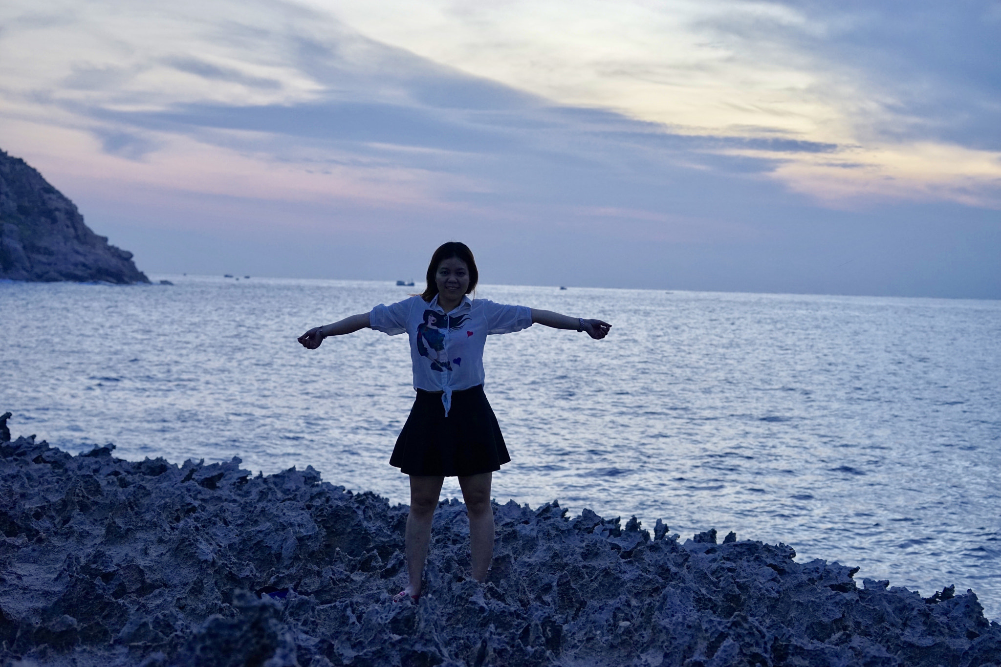 Sony PZ 300-1mm F0.0 OSS LE II sample photo. Bình minh sẽ mang e đi đâu? photography