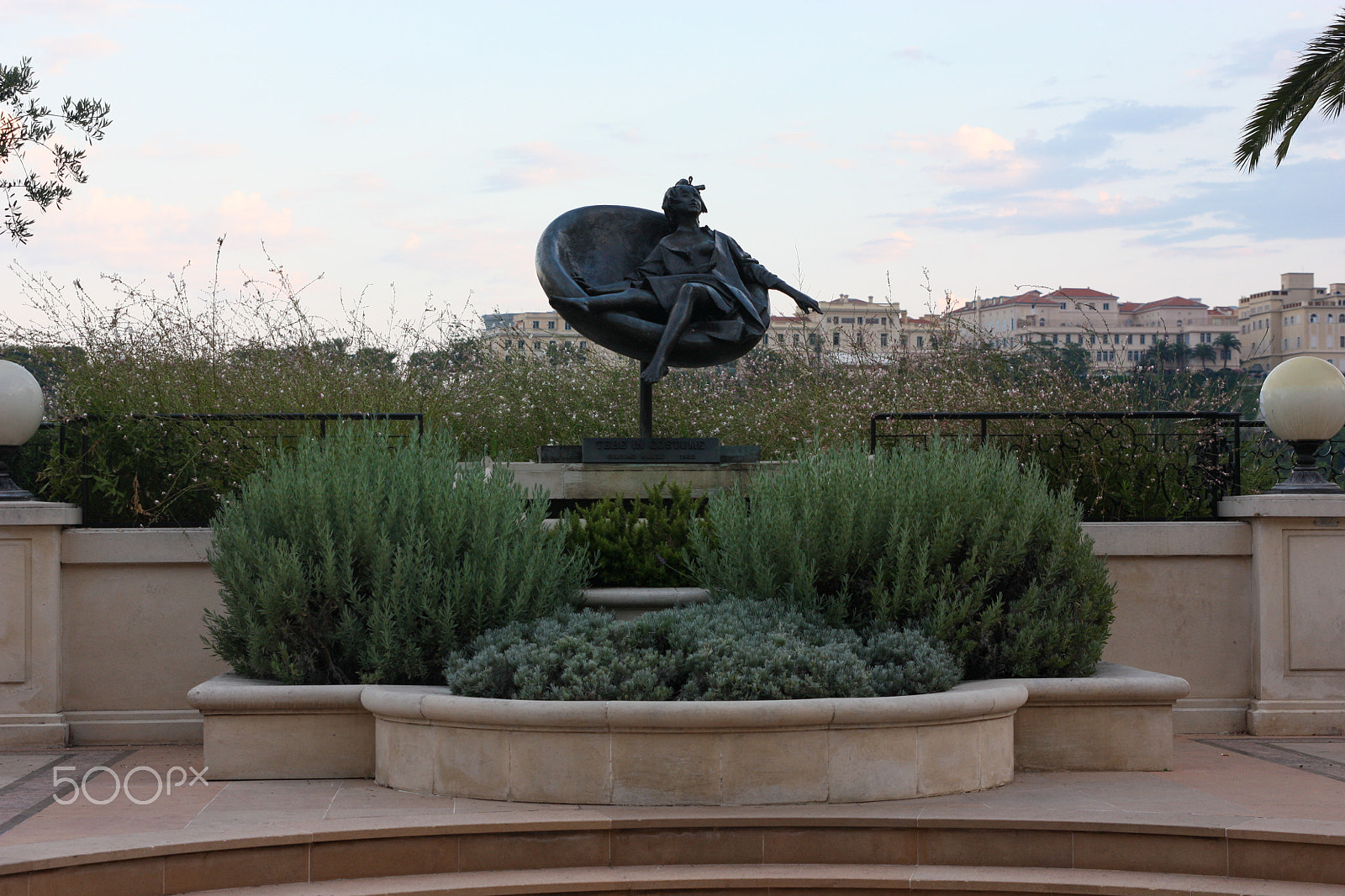 Canon EOS 450D (EOS Rebel XSi / EOS Kiss X2) sample photo. Sculpture - she leaned back in her chair. black color. photography