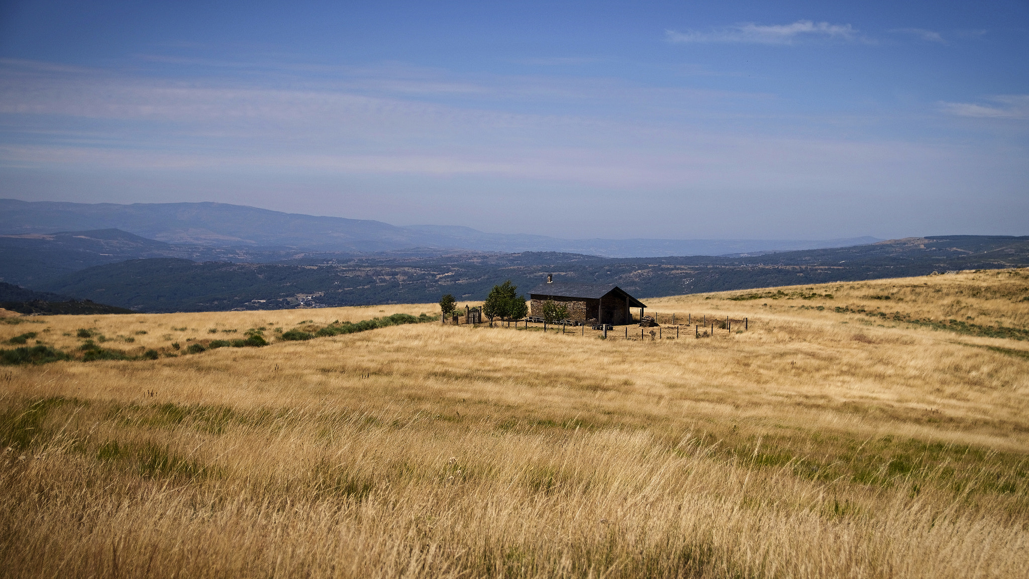 Sigma 17-50mm F2.8 EX DC HSM sample photo. Mountain refuge photography