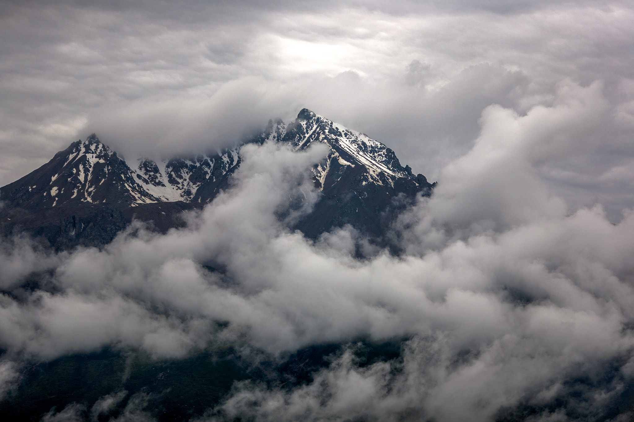Canon EOS 5D + Canon EF 135mm F2L USM sample photo. 众山之身-阿咪多索 photography