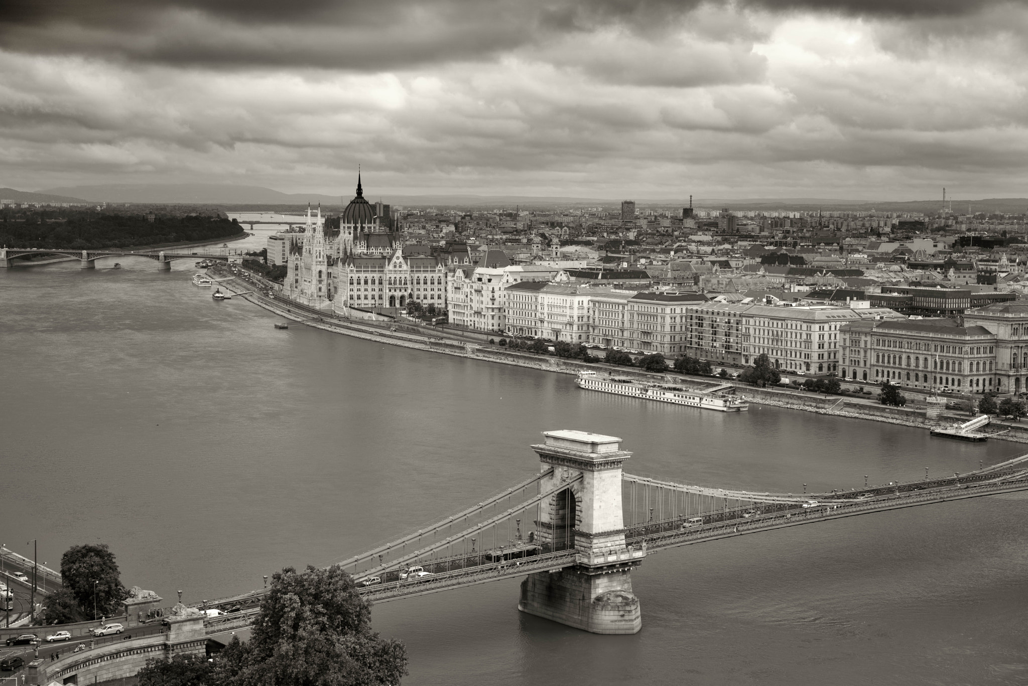Nikon AF-S Micro-Nikkor 60mm F2.8G ED sample photo. Cloudy budapest photography