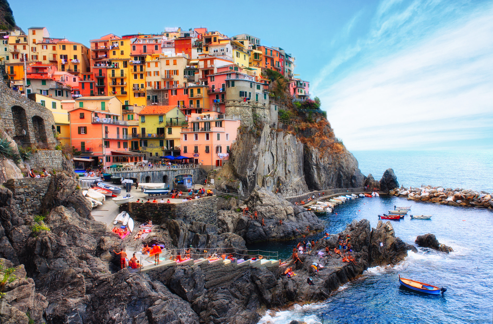 Canon EOS 450D (EOS Rebel XSi / EOS Kiss X2) + Sigma 10-20mm F4-5.6 EX DC HSM sample photo. Manarola photography