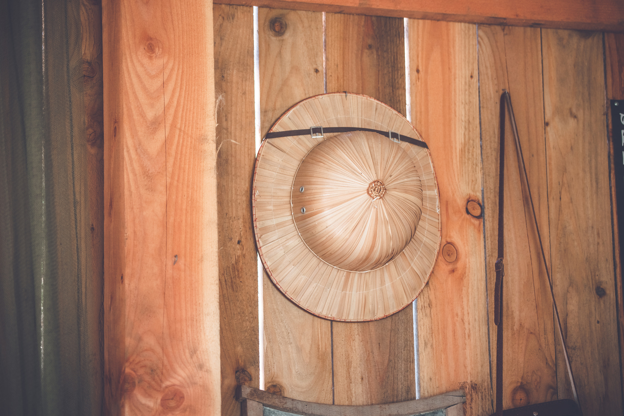 Sony 70-400mm F4-5.6 G SSM II sample photo. Tropical hat hanging on a wooden wall photography