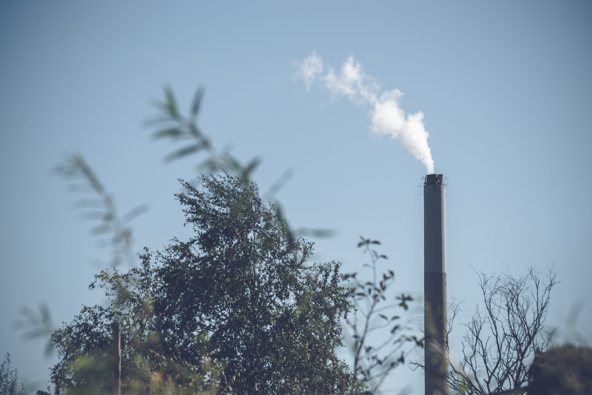 Sony 70-400mm F4-5.6 G SSM II sample photo. Factory chimney with white smoke photography