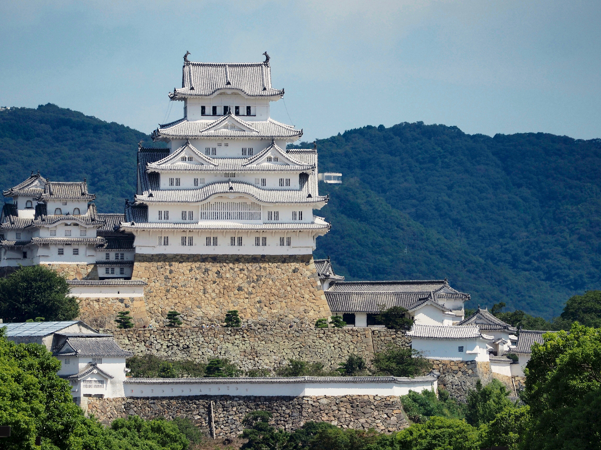 Olympus OM-D E-M5 II sample photo. Himeji castle photography