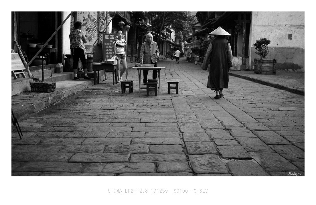 Sigma DP2 sample photo. Morning in heijing old town photography