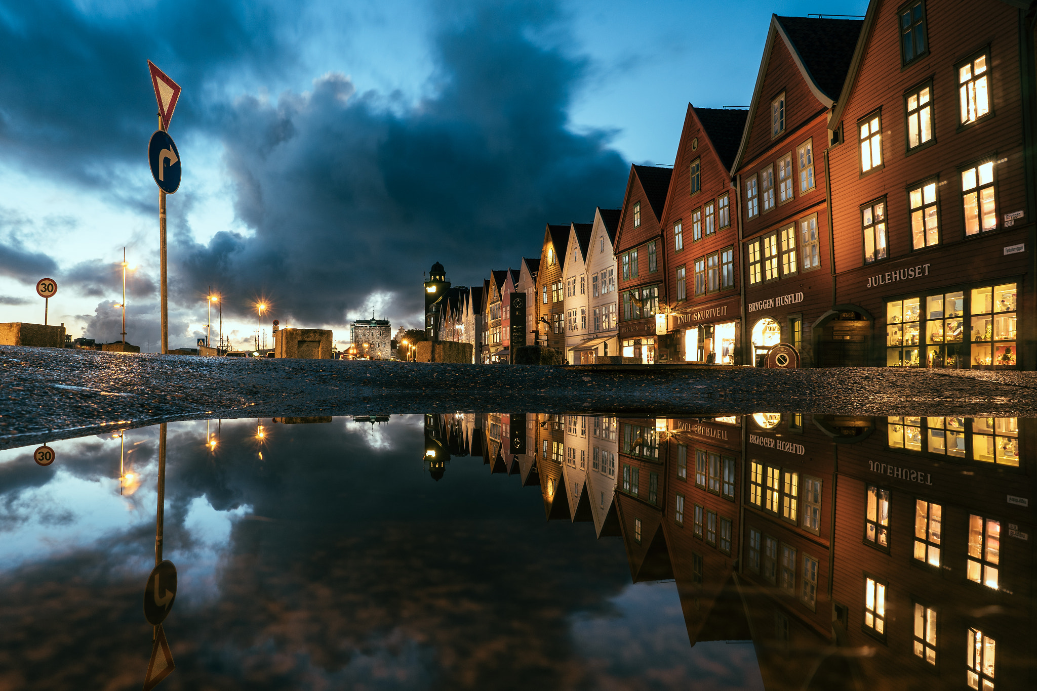 Sony a7 + FE 21mm F2.8 sample photo. Sunset at bryggen photography