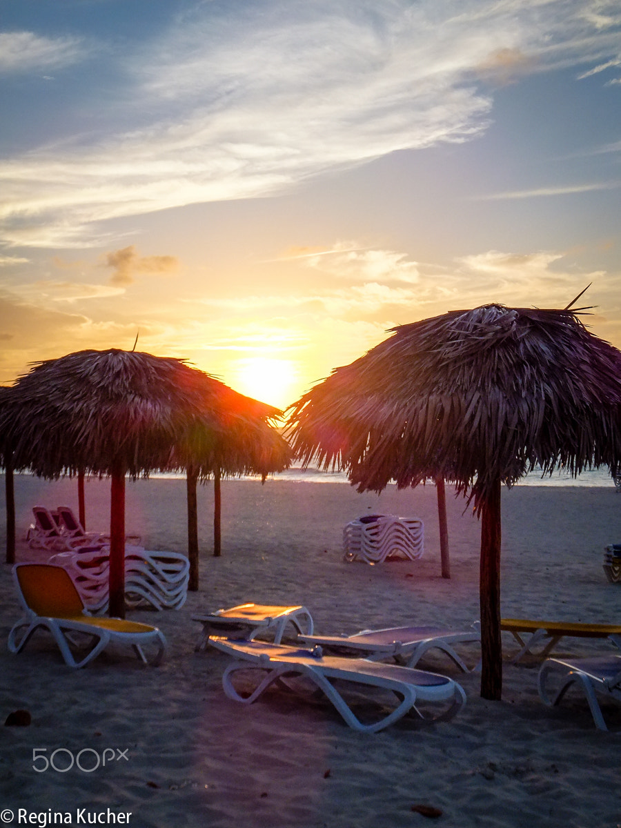 Fujifilm FinePix F550EXR sample photo. Beach at sunset, cuba photography