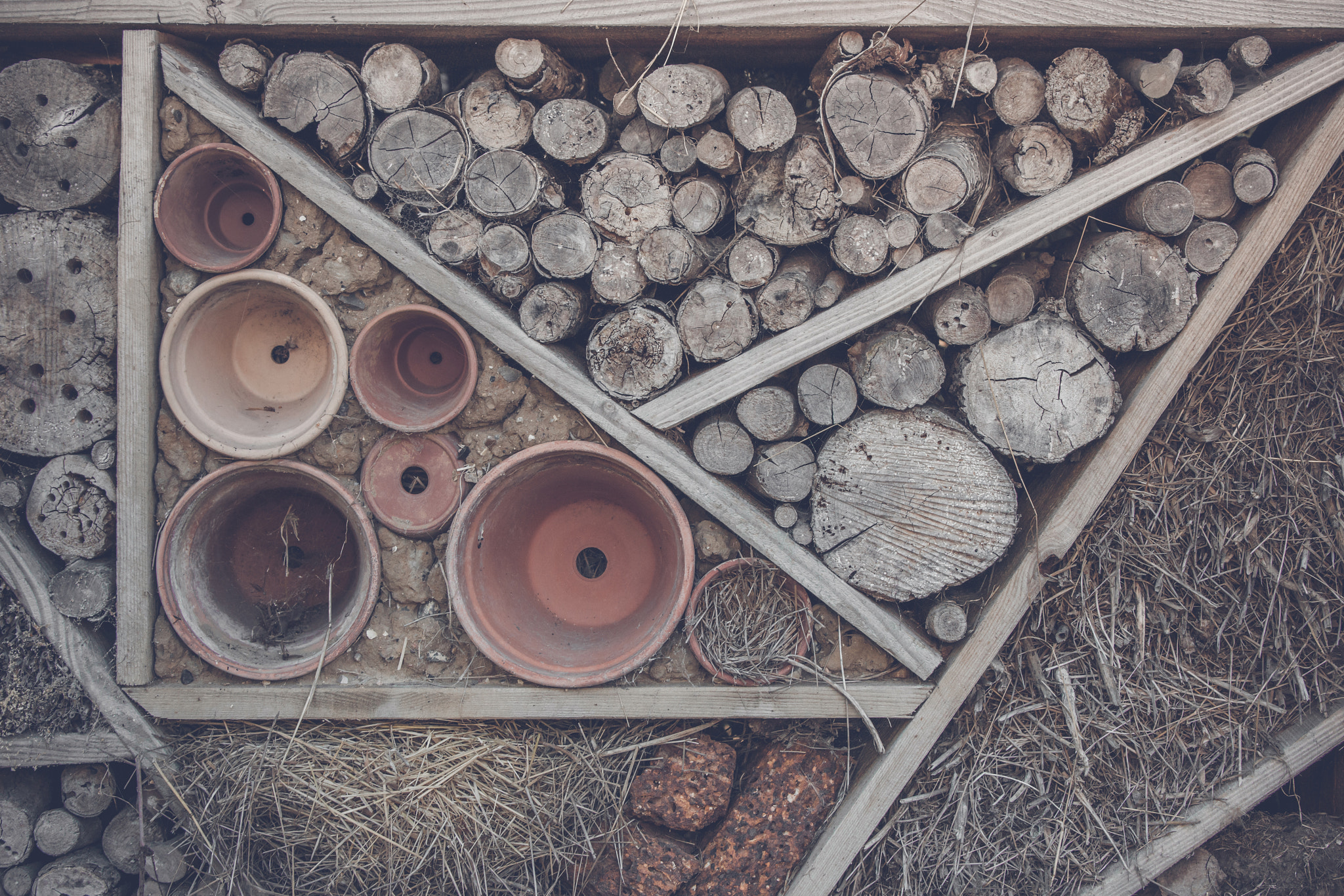 Sony 70-400mm F4-5.6 G SSM II sample photo. Wood on a shelf in a woodshed photography