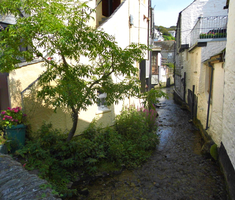 Panasonic Lumix DMC-LZ30 sample photo. Polperro stream photography