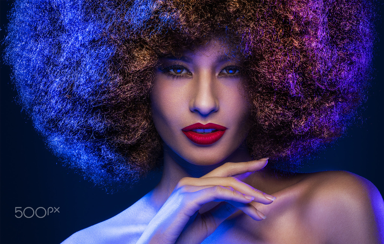 Canon EF 100mm F2.8L Macro IS USM sample photo. Colored hair photography