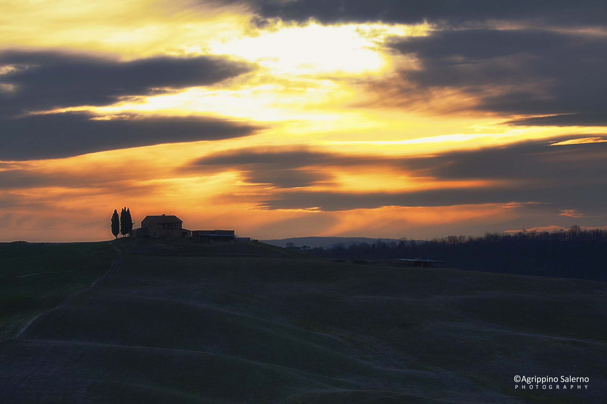 Canon EOS 40D + Canon EF 70-200mm F4L IS USM sample photo. Dawn in val d'orcia photography
