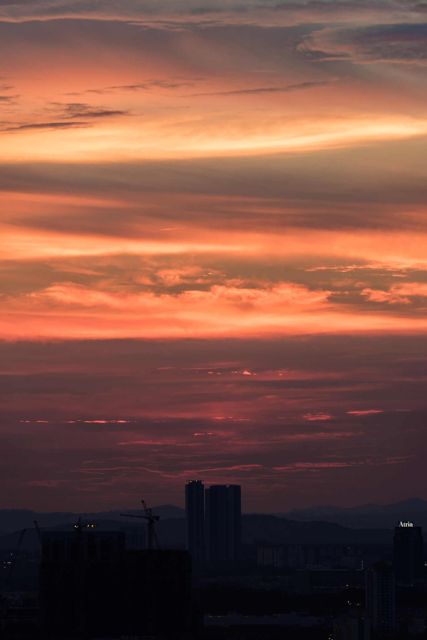 Sony a7S II + Sony FE 24-240mm F3.5-6.3 OSS sample photo. A strange sunset  photography