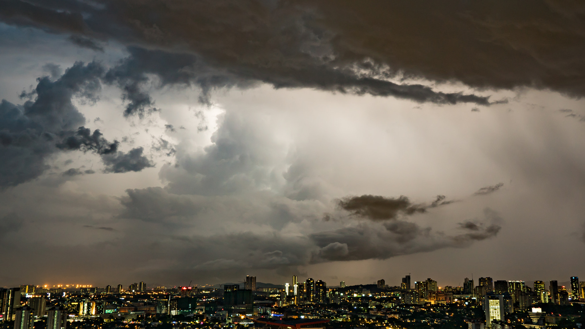 Sony a7S II + Sony FE 24-240mm F3.5-6.3 OSS sample photo. Illuminated by lightning  photography