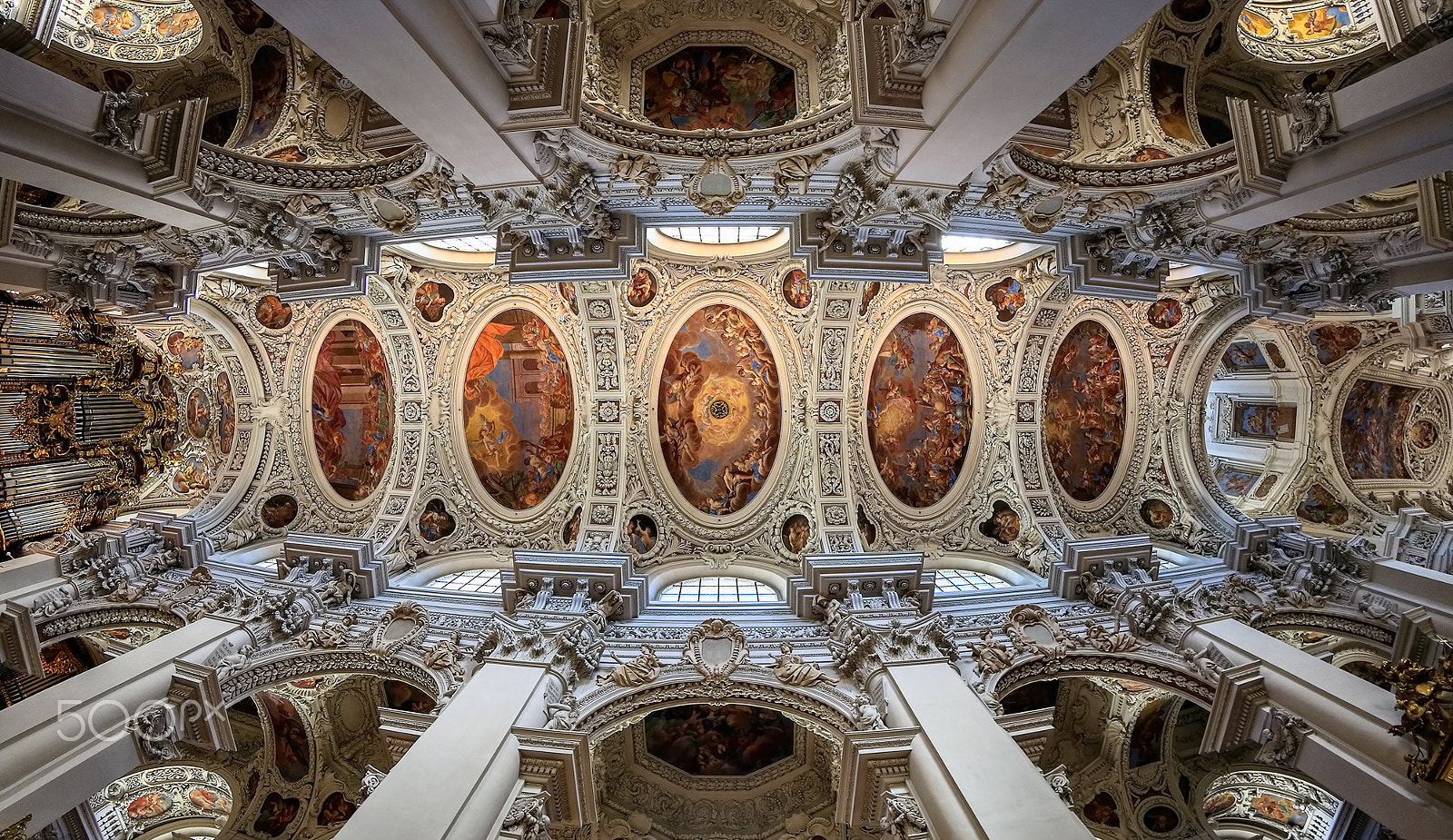 Canon EF 8-15mm F4L Fisheye USM sample photo. St. stephen's catherdral photography