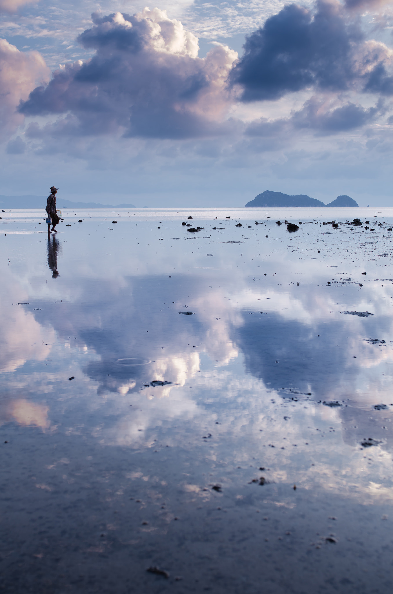 Nikon D7000 + Sigma 35mm F1.4 DG HSM Art sample photo. The mirror photography