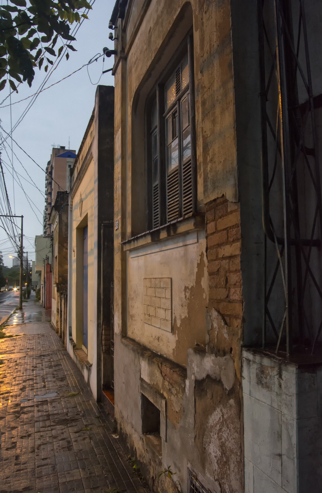 Sigma 18-35mm F3.5-4.5 Aspherical sample photo. Rainy morning photography