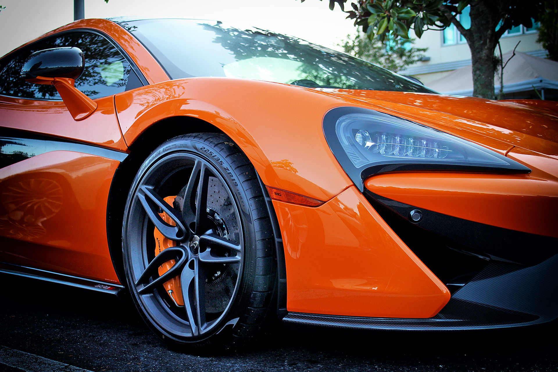 Canon EOS 600D (Rebel EOS T3i / EOS Kiss X5) + Canon EF 35-80mm f/4-5.6 sample photo. Mclaren 570s side view photography