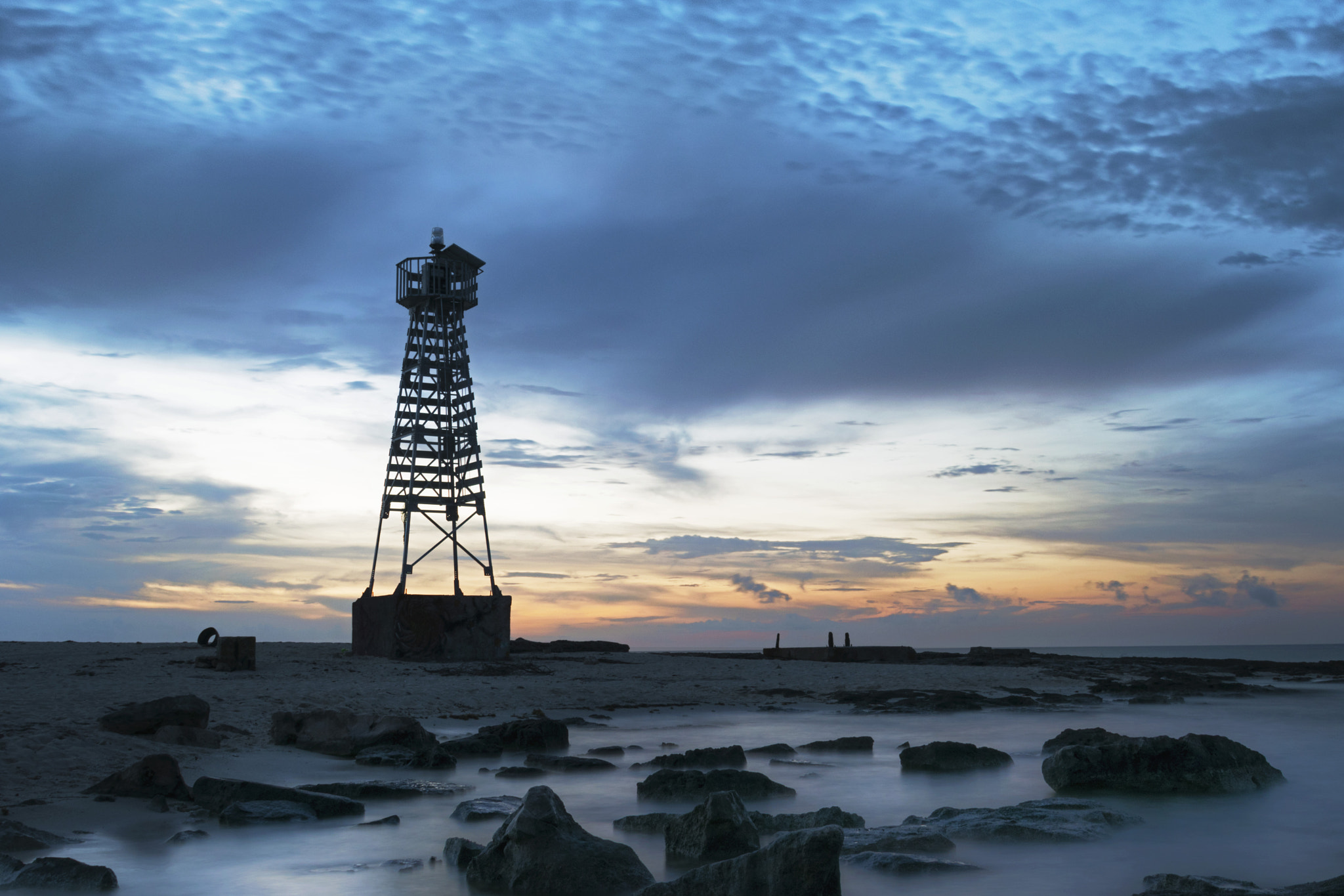Nikon AF-S Nikkor 24-120mm F4G ED VR sample photo. The lighthouse photography