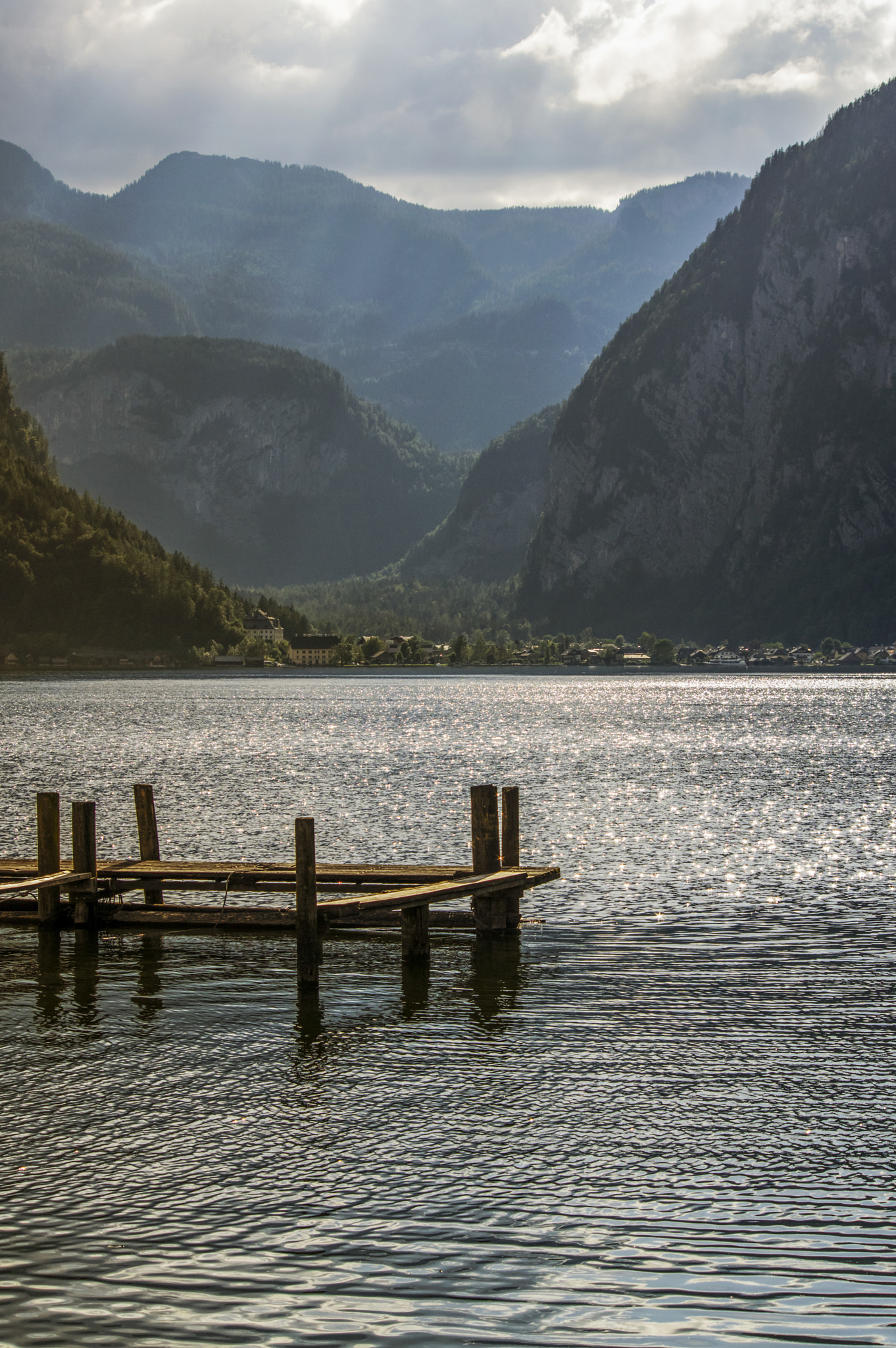 Pentax smc DA 55-300mm F4.0-5.8 ED sample photo. Sunrays on hallstatt lake photography